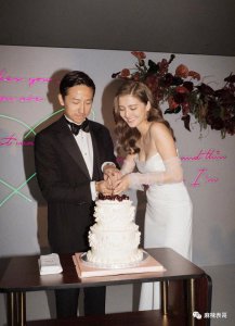 ​口碑变好了，但婚纱照被吐槽了…
