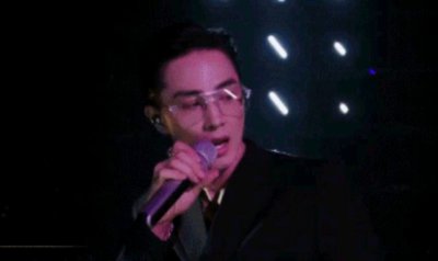 ​戚薇的前男友有哪些？(戚薇的浪漫情史，以及背后的4个男人)