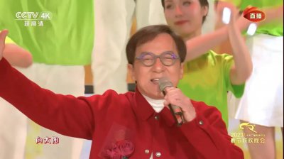 ​成龙过年不问女儿及老家亲戚，却给房祖名发大红包，被指不仁义