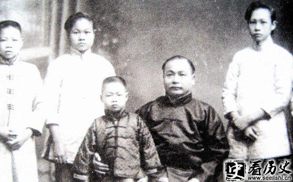 詹天佑与妻儿合影