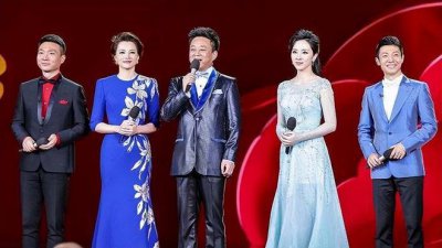 ​李思思8届不火，马凡舒首登春晚出圈，央视女主持现状