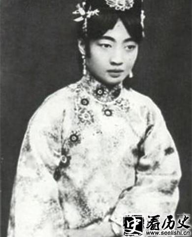 浅谈文绣和婉容最后跟溥仪的关系发生了什么变法