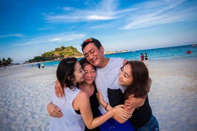 ​梁家辉再送女儿出嫁，外籍女婿又高又帅！