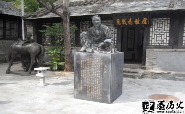 马致远雕塑