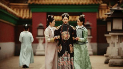 ​清朝后宫后妃穿的“花盆底鞋”是什么样子的？
