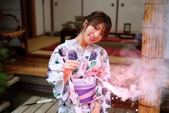 萝莉脸蛋，强壮身材，出道两年就成为DMM第一女神——上原亚衣