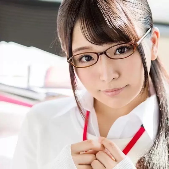 极品眼镜娘，曾经是SOD女子社员的顶尖人才—加藤桃香