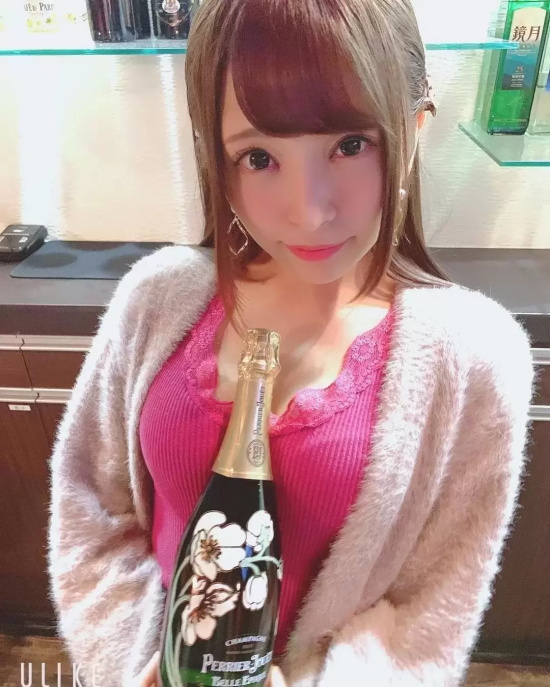 极品眼镜娘，曾经是SOD女子社员的顶尖人才—加藤桃香