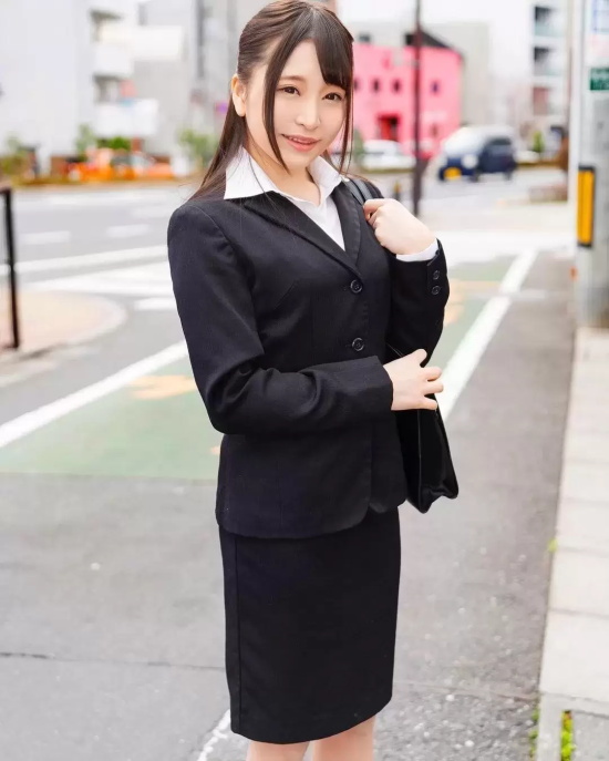 极品眼镜娘，曾经是SOD女子社员的顶尖人才—加藤桃香