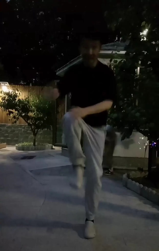 刘和刚的个人资料简介有几个孩子的？近日发布一家四口热舞小视频