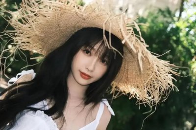 ​坐拥400亿家产的“沪上公主”：虞书欣夏日草帽高清大片合集