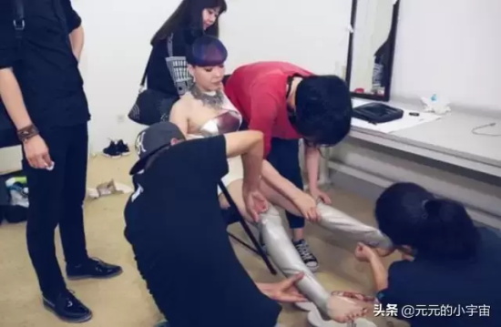 吴莫愁庾澄庆还有联系吗？这些年她是怎么走下坡路的