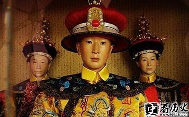 清穆宗载淳塑像