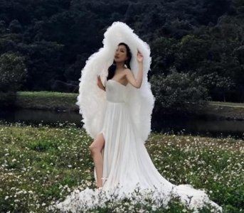 ​郭嘉文最新婚纱照公开，她和李泽楷的恋人关系还存在吗？