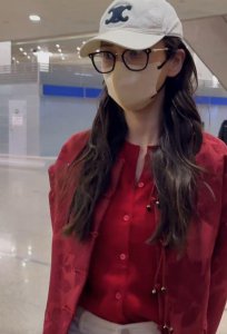 ​Angelababy回国！人气凋零不如从前，无滤镜生图曝其真实状态