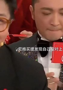 ​撒贝宁一家四口回武汉过年，龙凤胎宝宝长相引热议