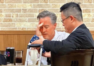 ​黄嘉千曝夏克立曾家暴女儿，夏克立否认称自己是好父亲