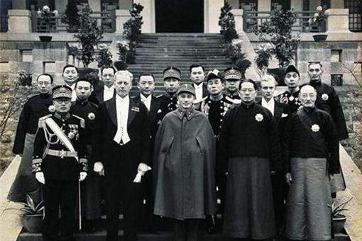 被称为民国时期“命最硬”的高官宋子文最后是怎么死的?