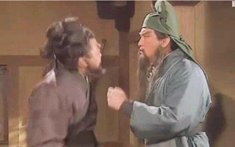 刘关张结拜是依据年龄大小排行么?
