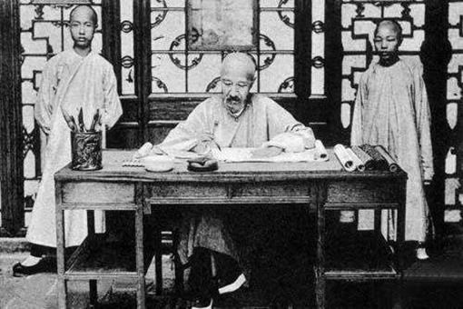 张之洞为什么喜欢蹲在椅子上吃饭?有哪些怪癖?