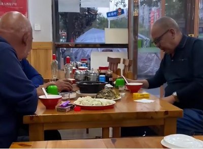 ​五粮液龙飞呈祥酒(五粮液富贵呈祥酒52度多少钱)