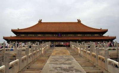 ​北京故宫的匾额上错别字为什么一直多年不改?