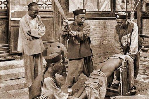 清宫太监打板子能把豆腐里面打碎外面却完好无损?