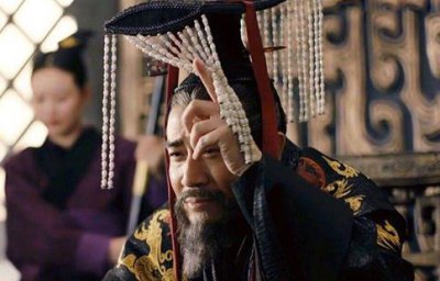 ​曹操是怎么操控吕布和刘备为自己做事的?