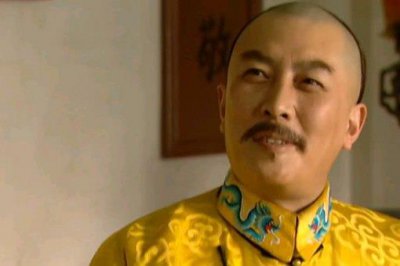 ​雍正帝登基为什么第一个拿九爷开刀,而不是八爷