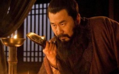 ​曹操是怎么从一个郎将到乱世霸主的？