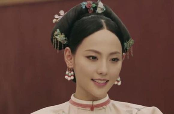 《延禧攻略》的顺嫔为了保命装疯卖傻，可在历史上她的下场更悲惨