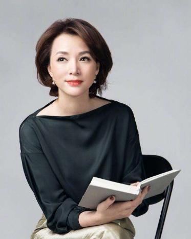 谢娜主持央视春晚一期被换，官媒给出12字评价，发生了什么？