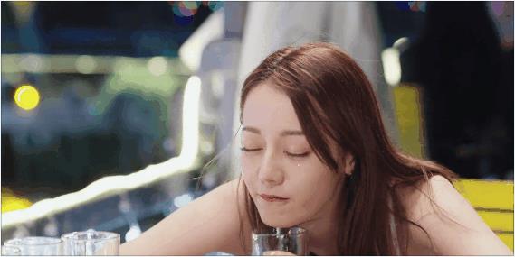 迪丽热巴家庭背景曝光，原来父亲大有来头，怪不得杨幂这么捧她