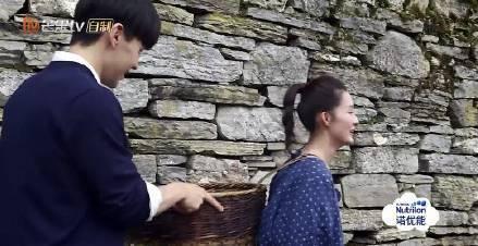 邓伦多次表白李沁？连陈小春都看出来他俩不一般