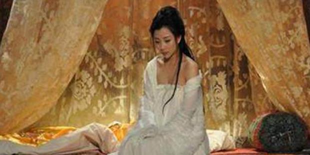 古代妓院对不听话的女子，老鸨是如何驯服的，训练方式让人咂舌