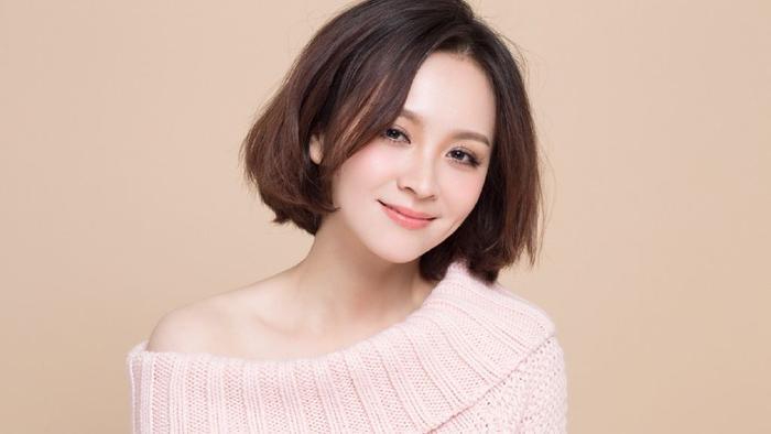 邓莎晒儿子近照，已经7岁的大麟子从可爱变得帅气，越来越像妈妈