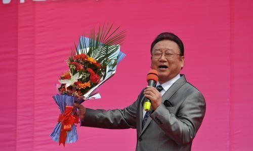 与恩师反目，敢问路在何方？怒斥朱之文，在那桃花盛开的地方！