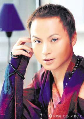娱乐圈那些变性“美女”们 男儿时照片曝光 遭网友们惊呼