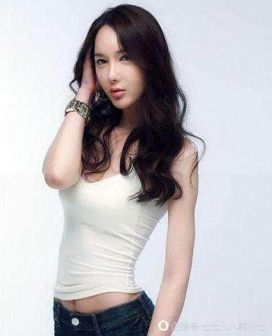 娱乐圈那些变性“美女”们 男儿时照片曝光 遭网友们惊呼