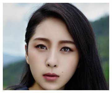 ​郭津彤近照，她与老公云飞，两个人也有了女儿，女儿长得非常可爱