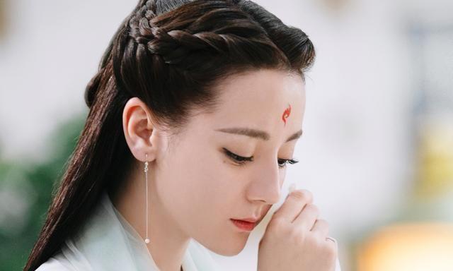 《枕上书》阿兰若与凤九：截然不同的性格，却有着相同的致命点