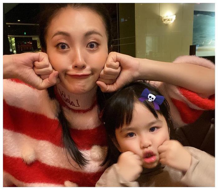 包文婧女儿“开挂式”长大啦！曾经被观众嫌丑，近照却美出新高度