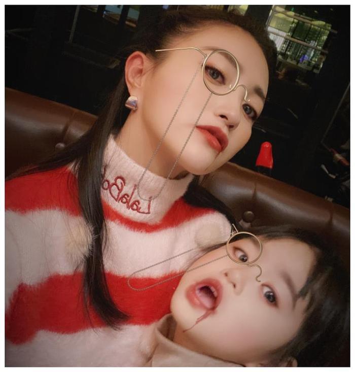 包文婧女儿“开挂式”长大啦！曾经被观众嫌丑，近照却美出新高度