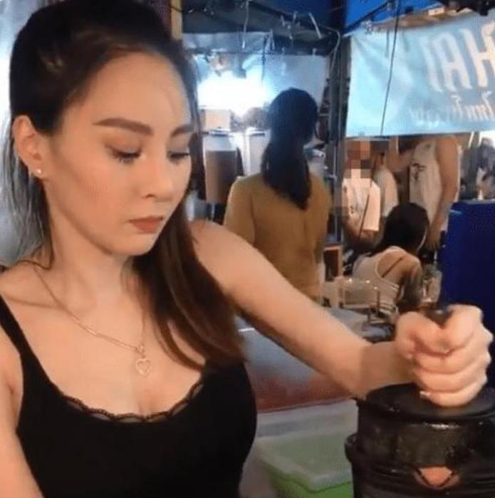 抖音“水果西施”走红，拍到了下半身后，网友：太失望了