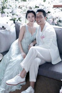 ​张雨绮被路人评价没演技、爱炒作，委屈的她和经纪人相拥而泣