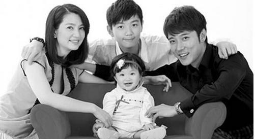 张丹峰真的喜欢洪欣吗 相差十岁婚姻幸福