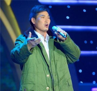 ​大衣哥近况曝光：被村民看不起，捐款无数仍被骂，为儿子操碎心