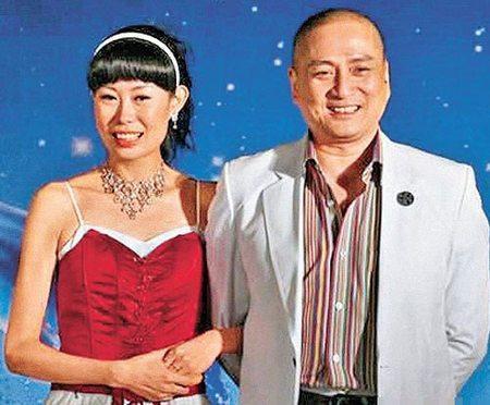 又一位58岁香港男星喜当爹，内地老婆小他20岁
