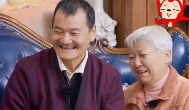 王源大家庭全部曝光，王妈妈朴素装扮成亮点，家庭教育优秀！