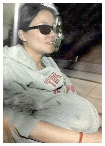 女星孕照大锦集，李湘邋遢，大S变成球，王菲肚子像假的！